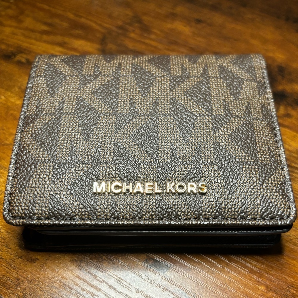 MICHAEL Michael Kors, Small Logo and Leather Wallet,Brown/Acorn,like new!